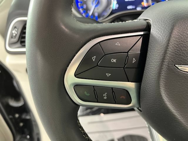 Used 2024 Chrysler Pacifica Touring-L FWD image 24
