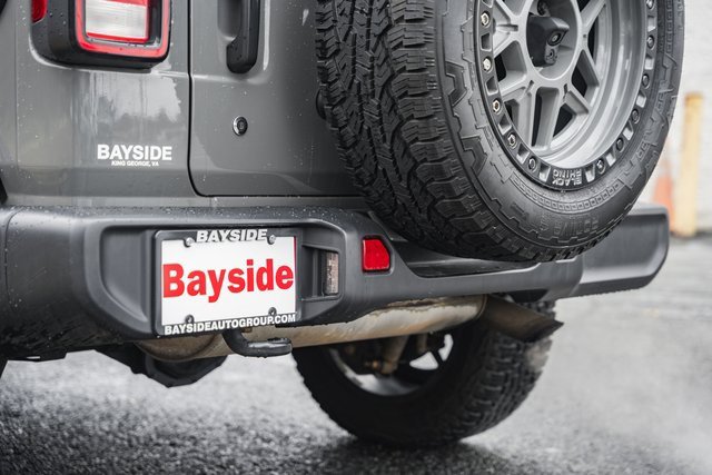 Used 2018 Jeep Wrangler Unlimited Sahara w/ Dual Top Group image 8