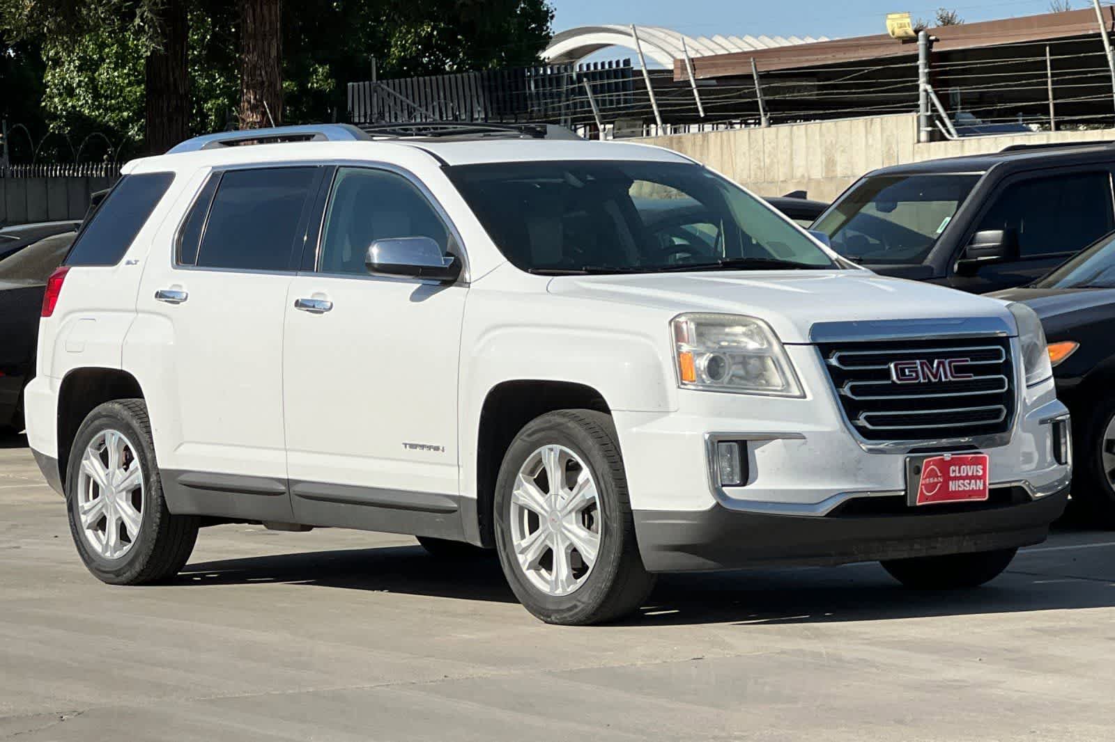 Used 2017 GMC Terrain SLT w/ Open Road Package FWD image 10