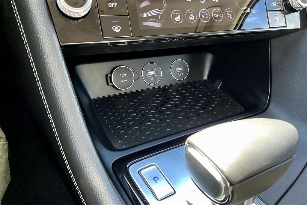 Used 2024 Genesis G70 2.5T image 16