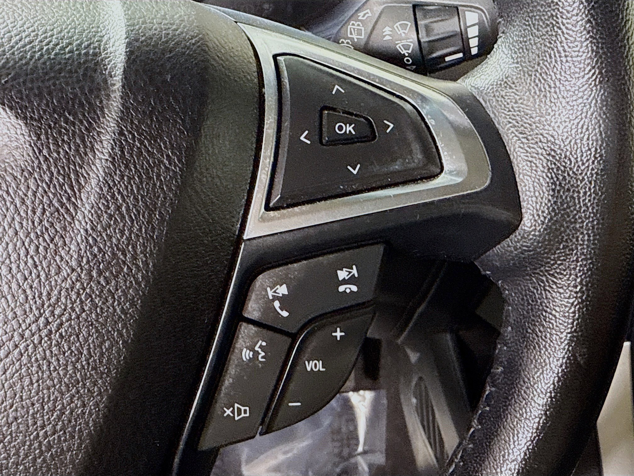 Used 2023 Ford Edge SEL image 15