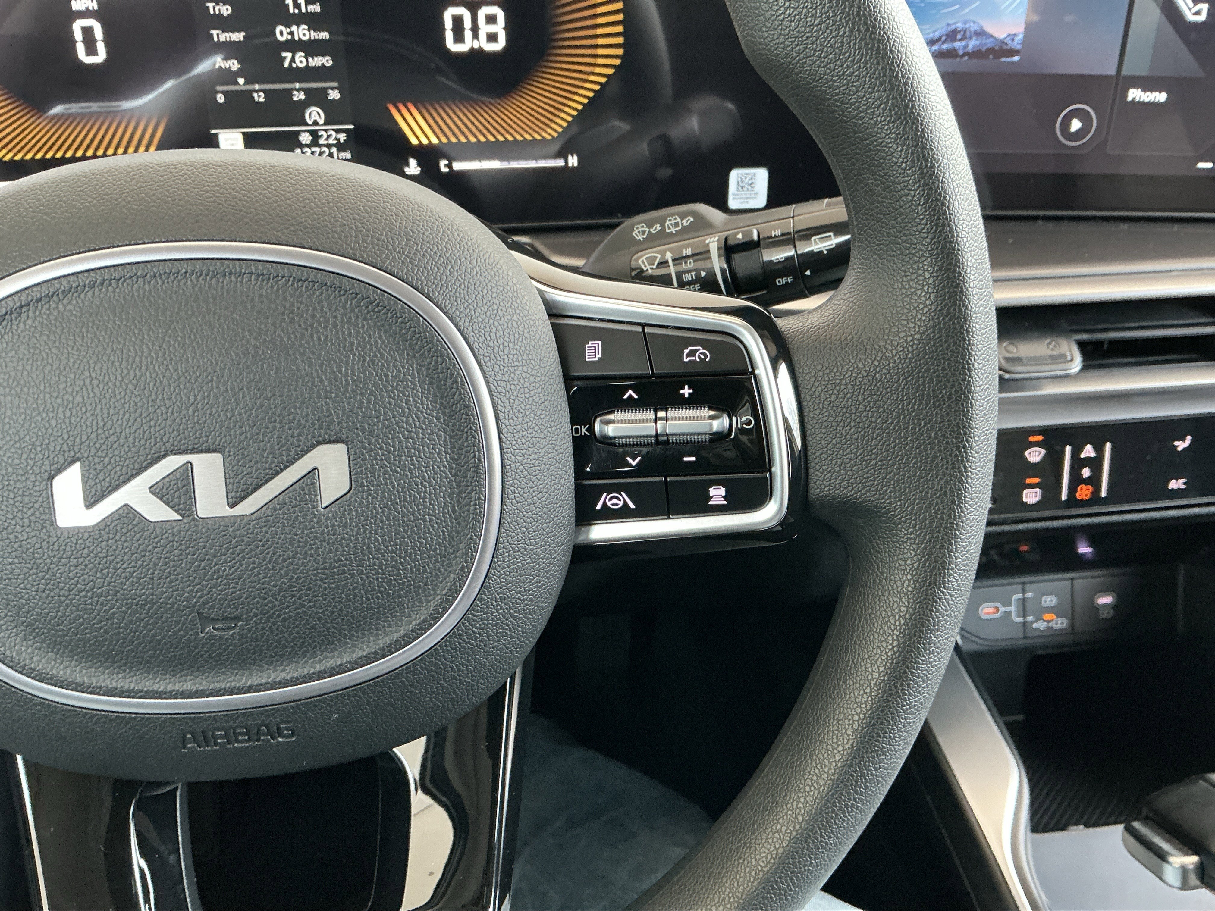 Used 2024 Kia Sorento LX image 13