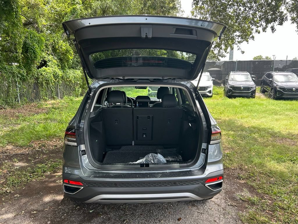 New 2026 Volkswagen Taos SE FWD image 33