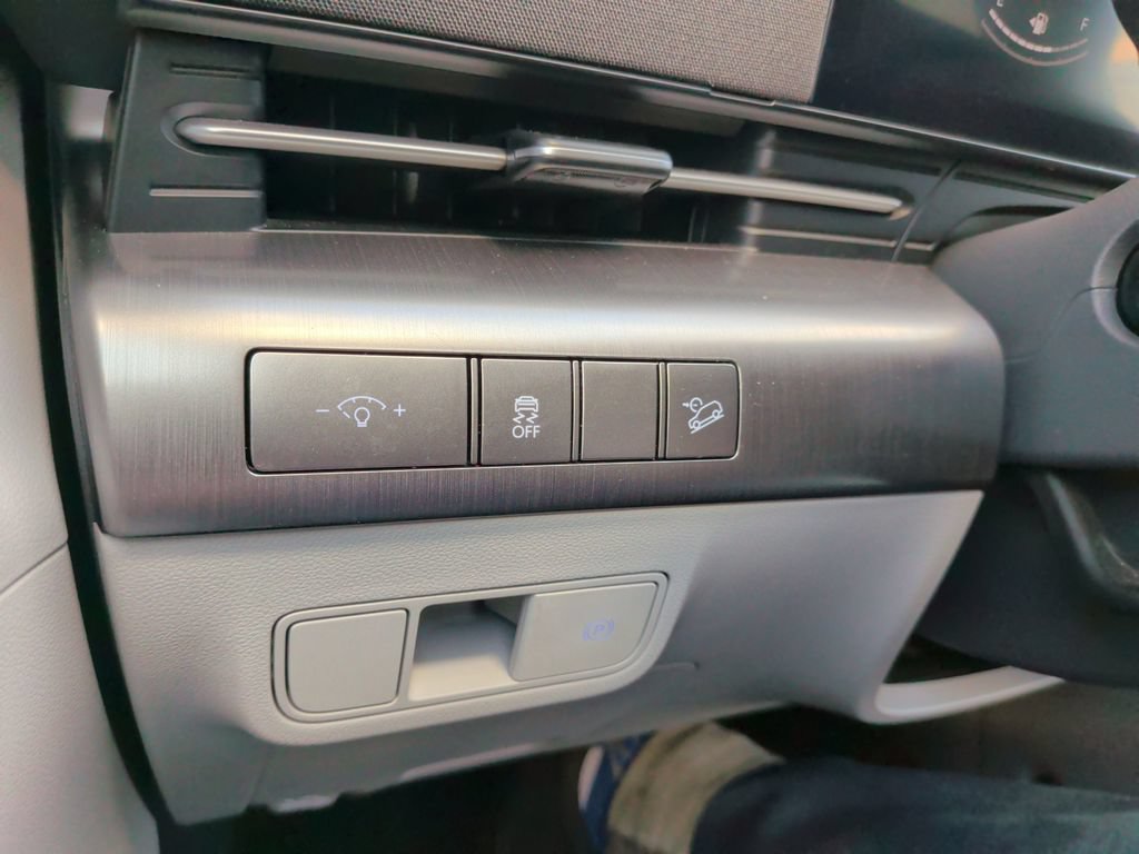 Used 2024 Hyundai Kona SEL AWD/4WD image 28