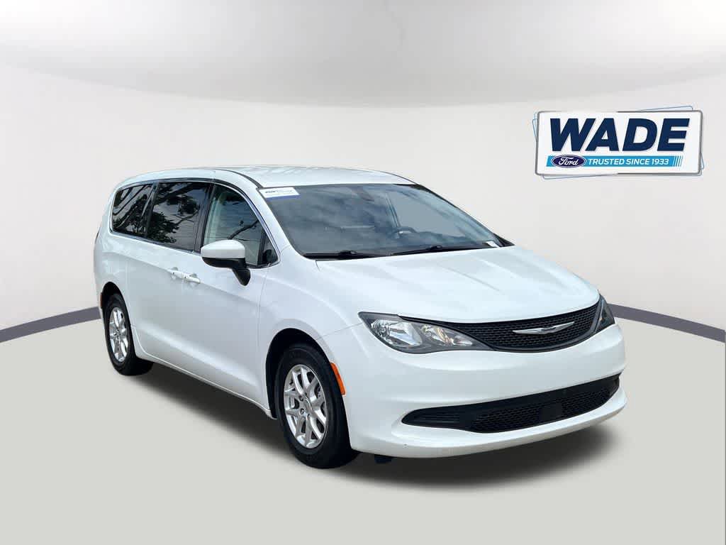 Used 2022 Chrysler Voyager LX FWD image 3