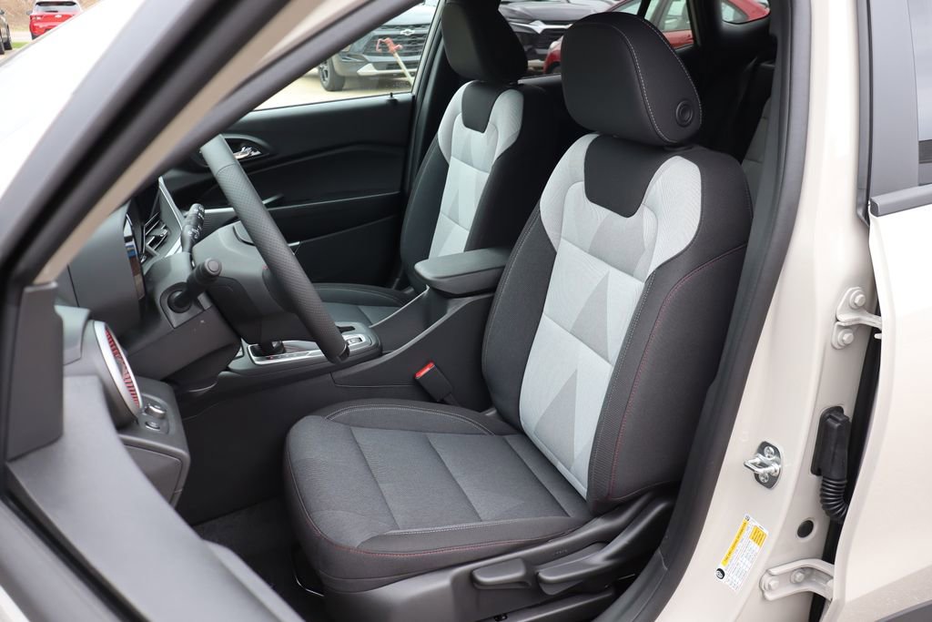 New 2026 Chevrolet Trax RS image 9