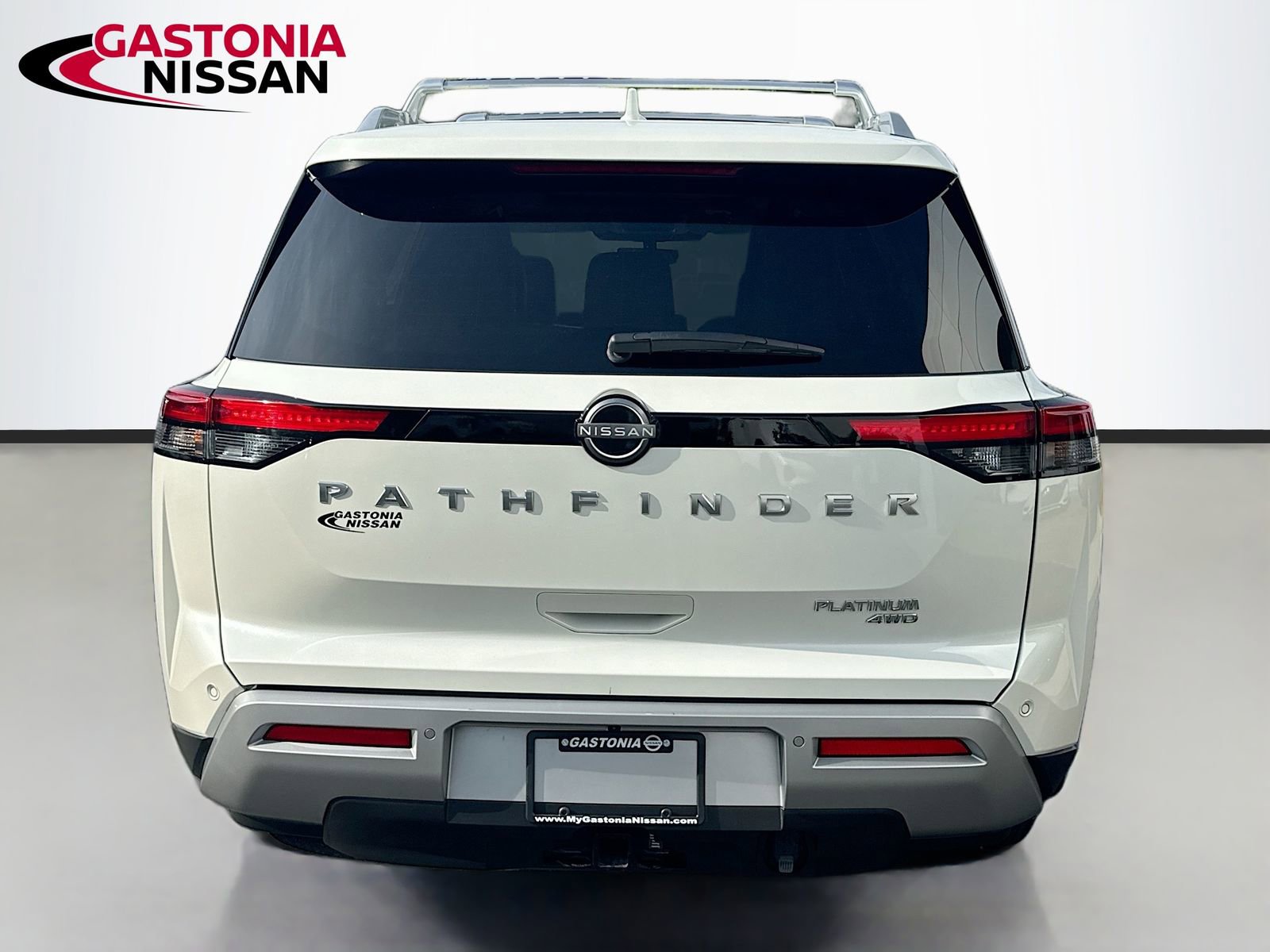 Used 2024 Nissan Pathfinder Platinum image 7