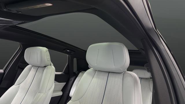 Used 2024 Cadillac Lyriq Luxury image 12
