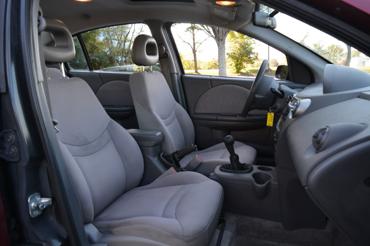 Used 2004 Saturn ION Level 2 image 16