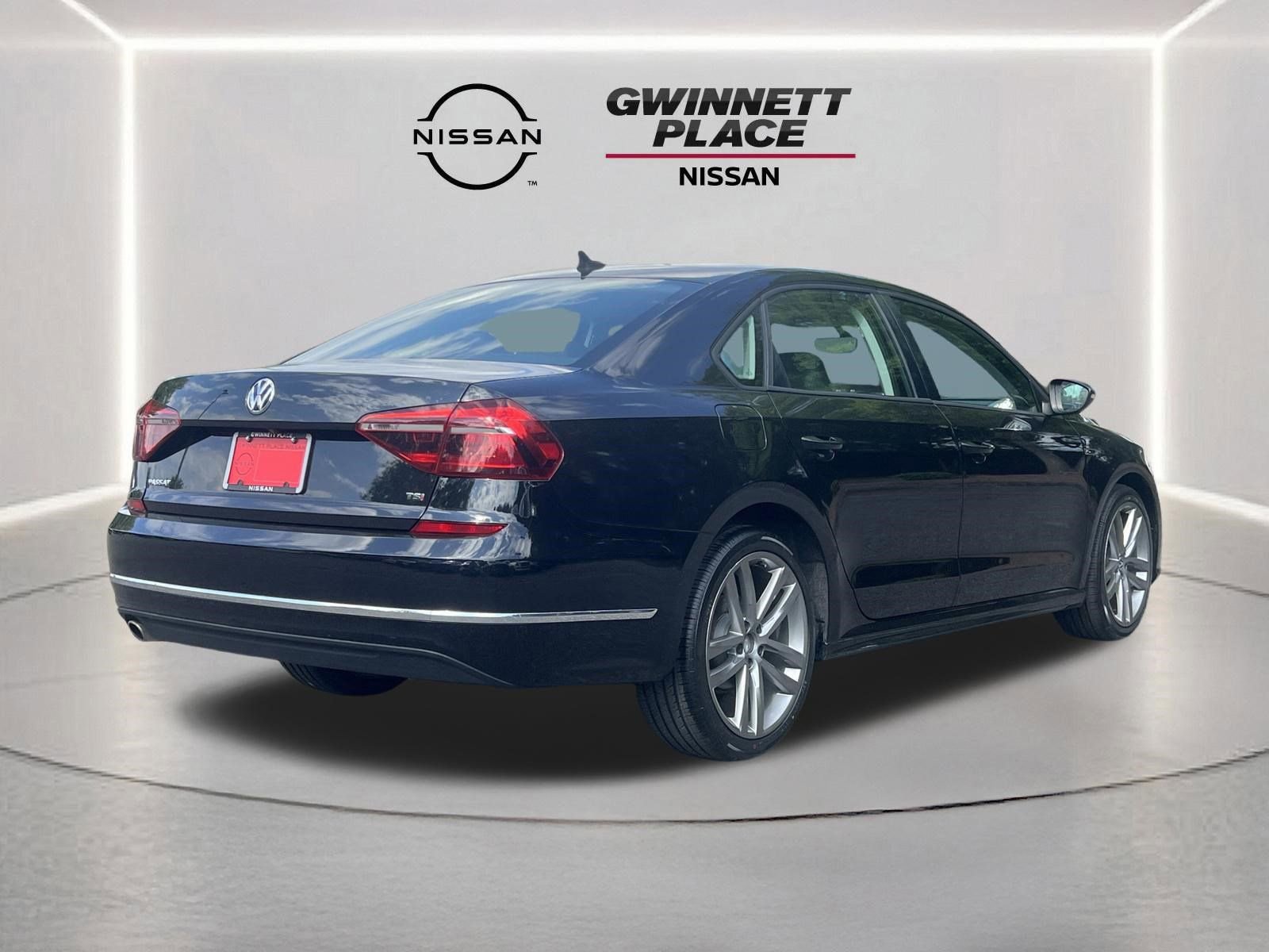 Used 2018 Volkswagen Passat 2.0T R-Line FWD image 24