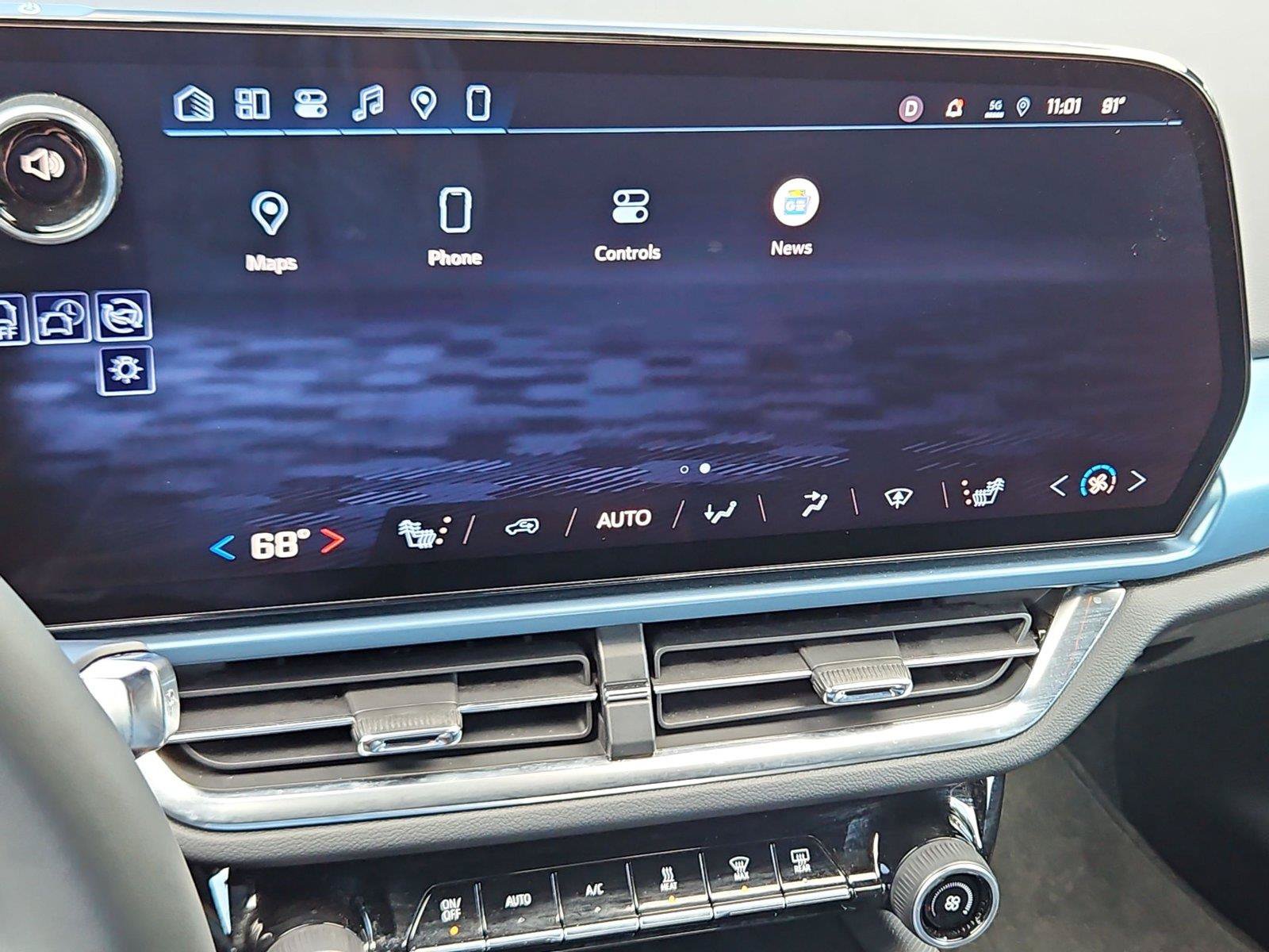 Used 2024 Chevrolet Equinox EV LT FWD image 18