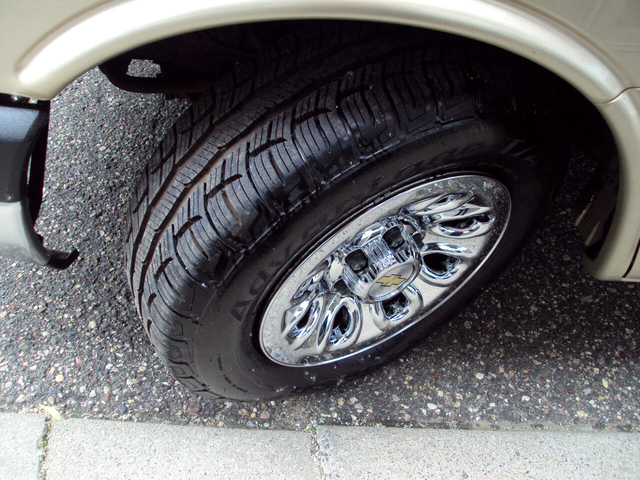 Used 2011 Chevrolet Express 1500 LT w/ LT Preferred Equipment Group image 30