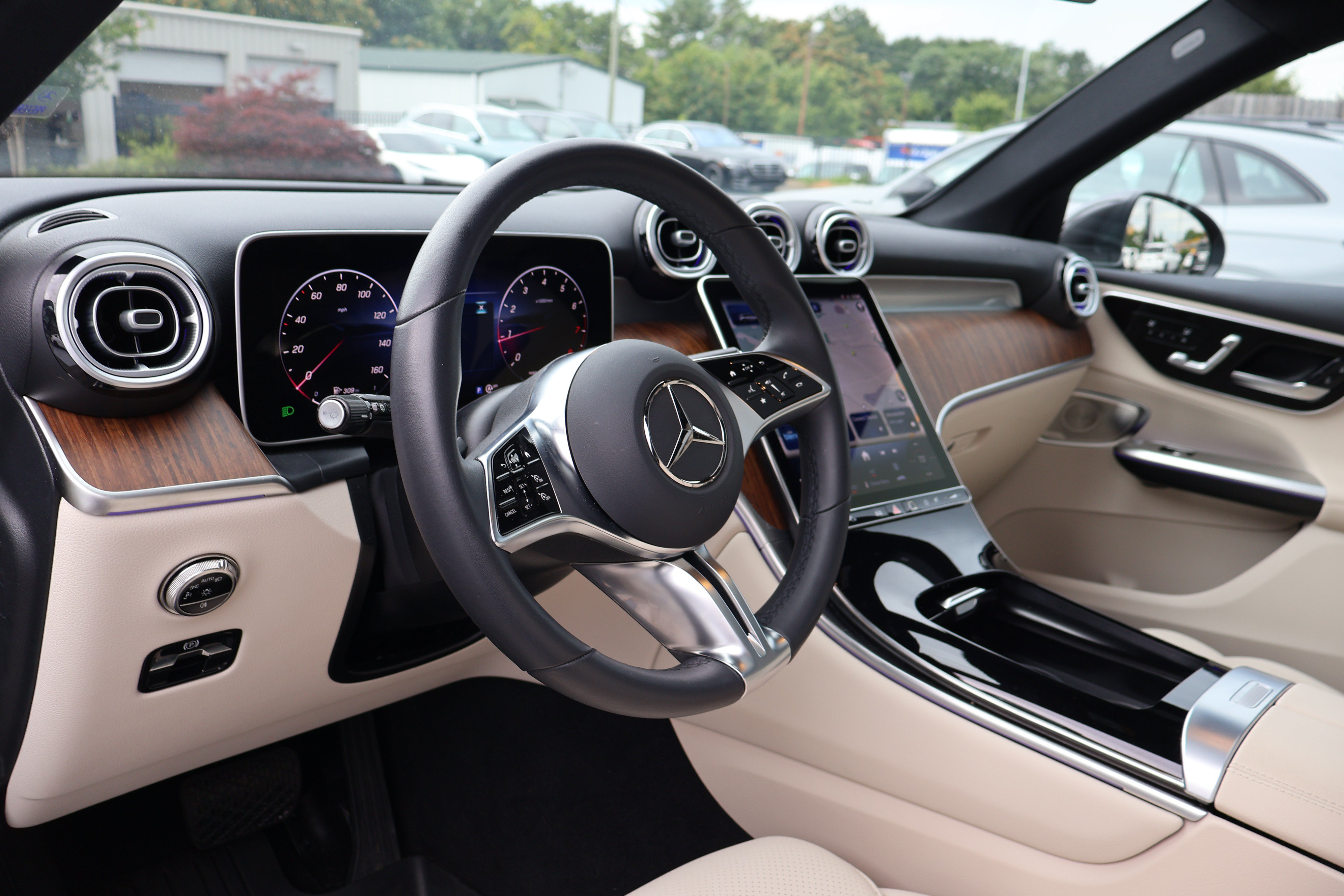 Used 2026 Mercedes-Benz GLC 300 image 12