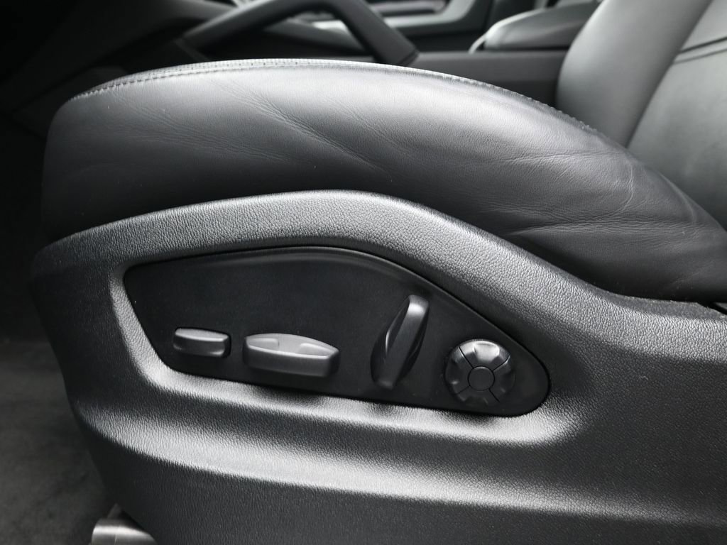 Certified 2025 Porsche Cayenne Coupe image 15