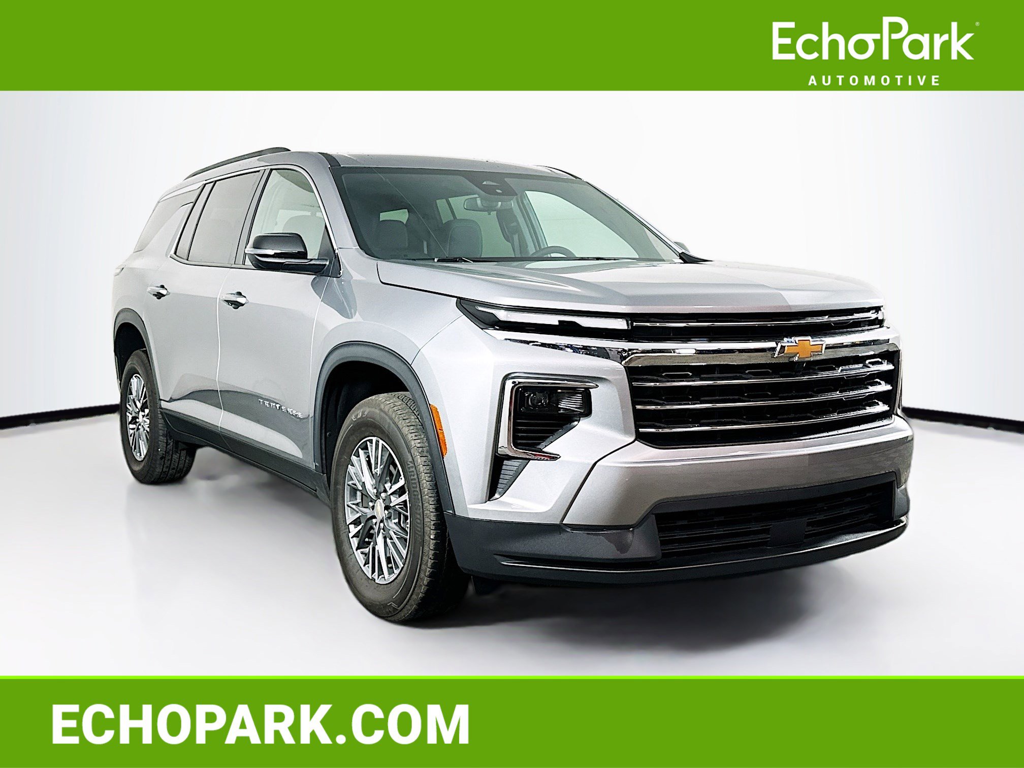 Used 2025 Chevrolet Traverse LT