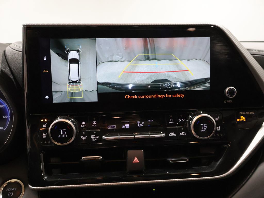 Used 2025 Toyota Highlander Platinum image 14