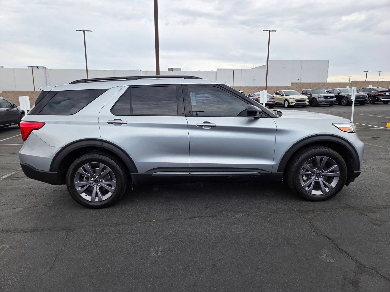 Certified 2022 Ford Explorer XLT w/ Equipment Group 202A AWD/4WD image 7