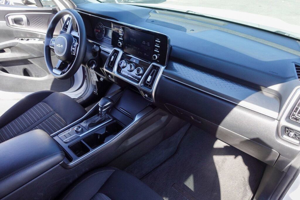 Used 2022 Kia Sorento LX image 15