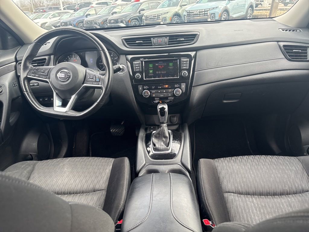 Used 2019 Nissan Rogue SV w/ Premium Package image 12