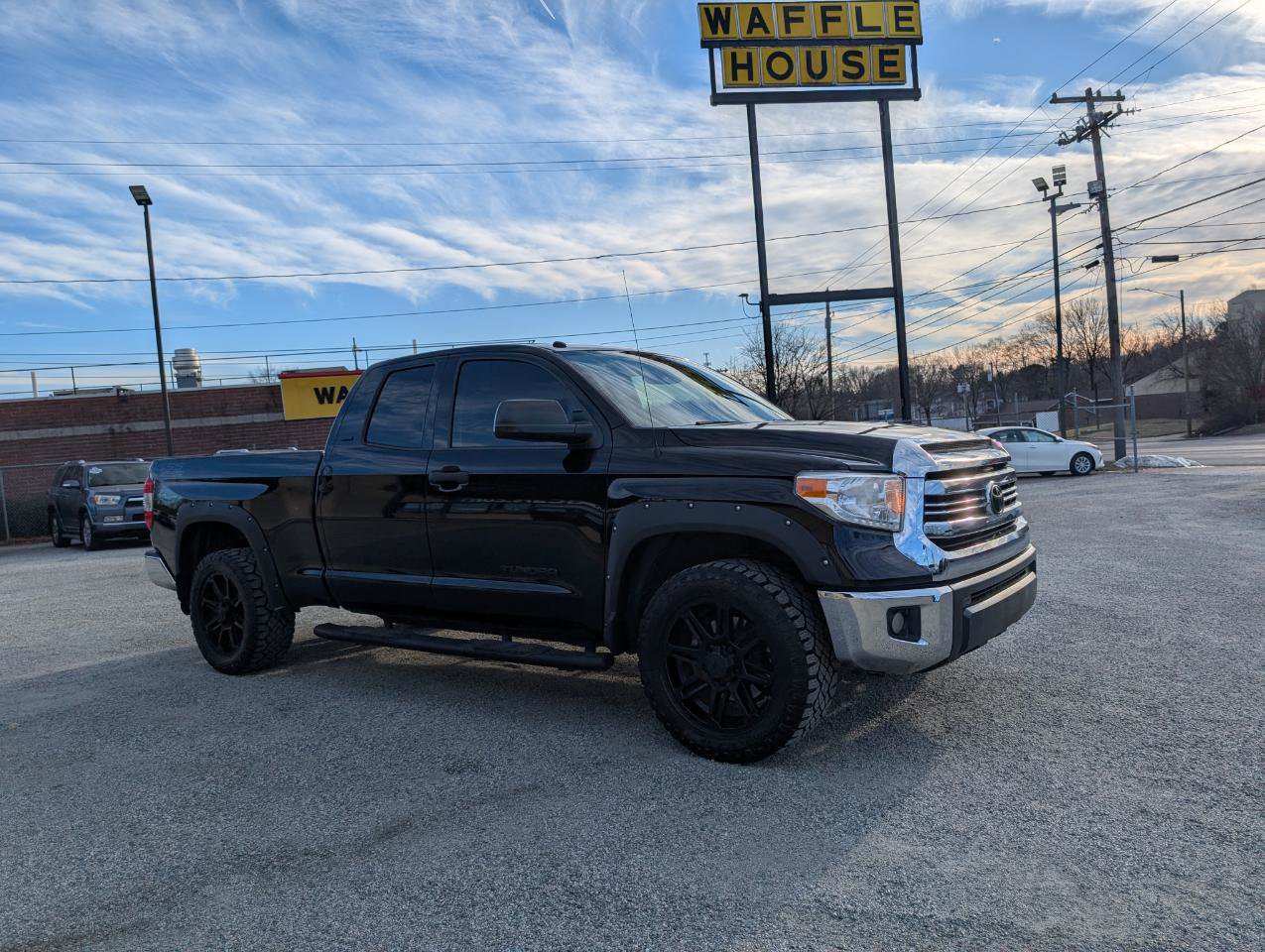 Used 2017 Toyota Tundra SR5 w/ SR5 Upgrade Package image 3