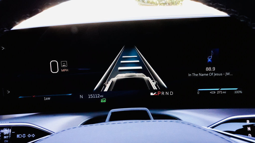 Certified 2026 Cadillac Vistiq Premium Luxury AWD/4WD image 18
