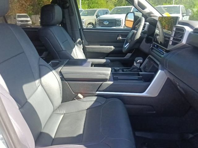 Used 2025 Toyota Sequoia Platinum AWD/4WD image 34