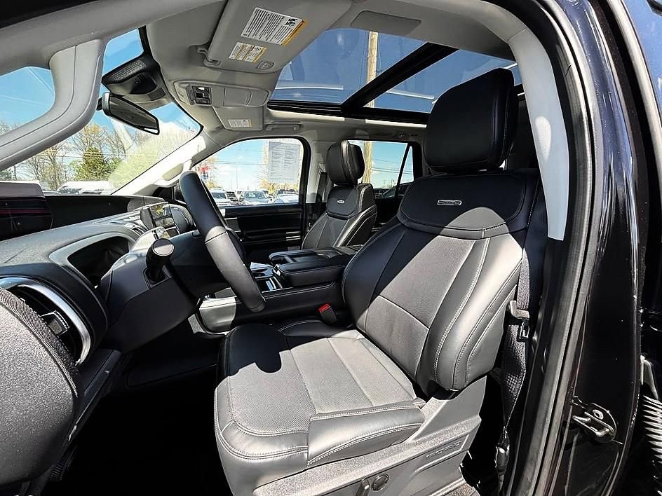Used 2026 Ford Expedition Platinum w/ Driver's Package AWD/4WD image 24