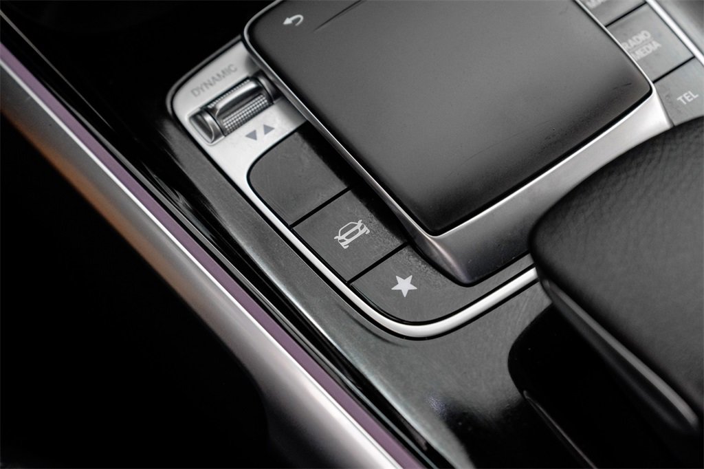 Used 2020 Mercedes-Benz GLB 250 w/ Premium Package image 26