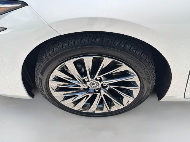 Used 2025 Lexus ES 350 w/ Technology Package FWD image 42