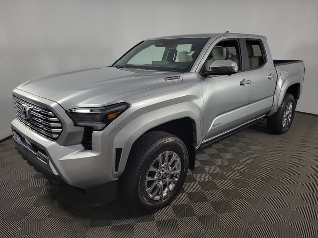 Used 2025 Toyota Tacoma Limited AWD/4WD image 3