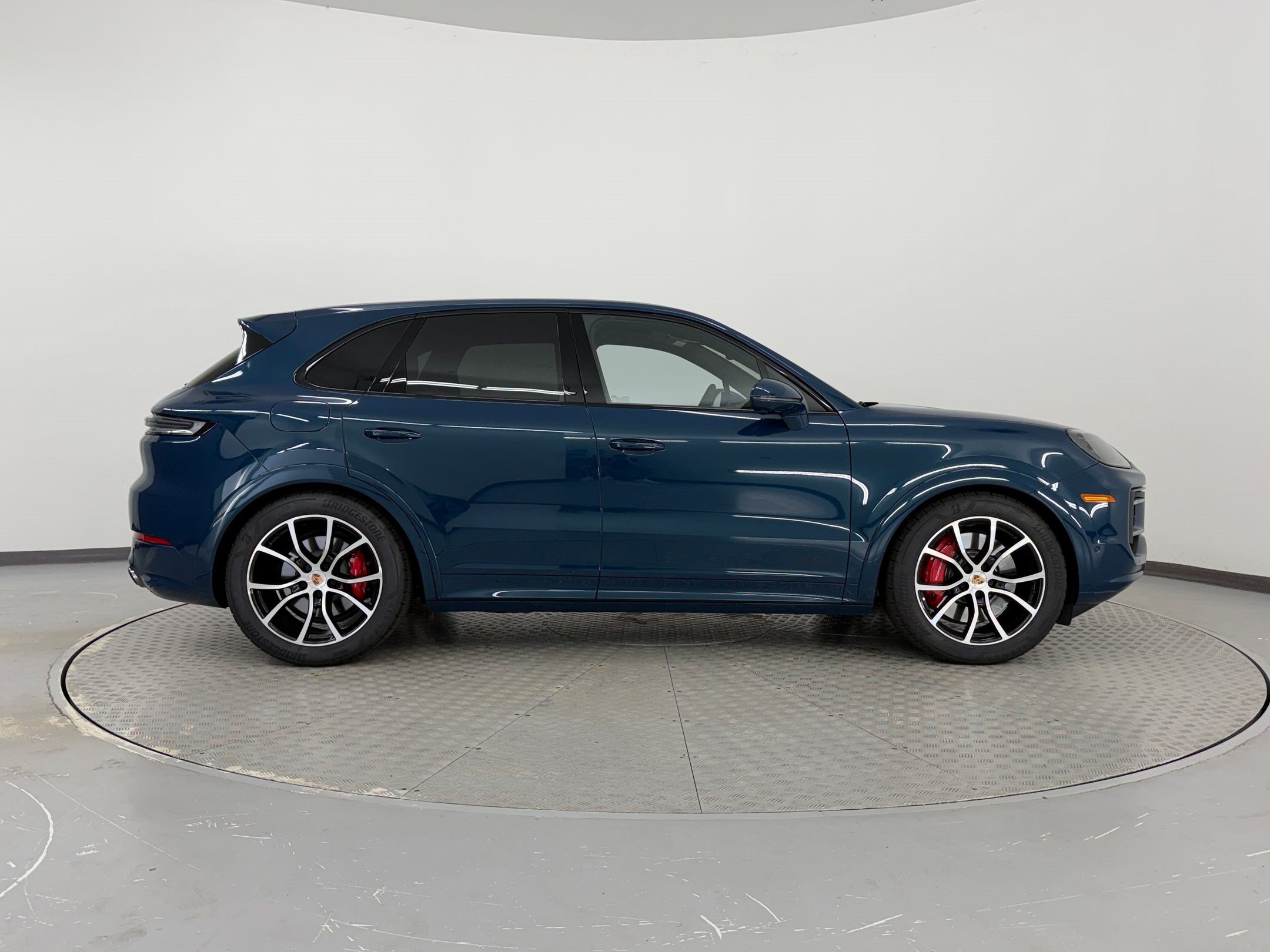 New 2025 Porsche Cayenne GTS AWD/4WD image 8