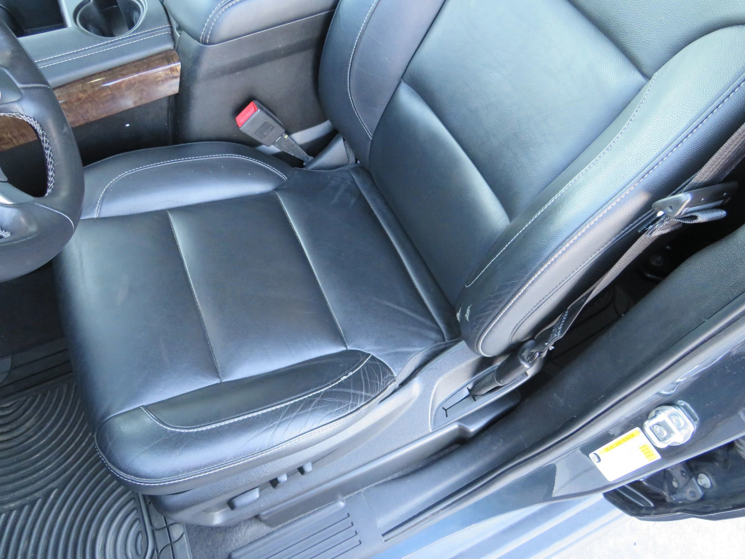 Used 2020 Chevrolet Suburban LT AWD/4WD image 36