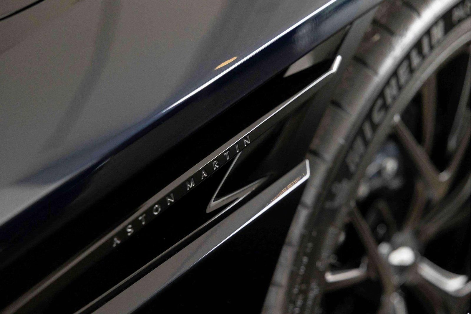 Used 2025 Aston Martin DB12 Coupe RWD image 39