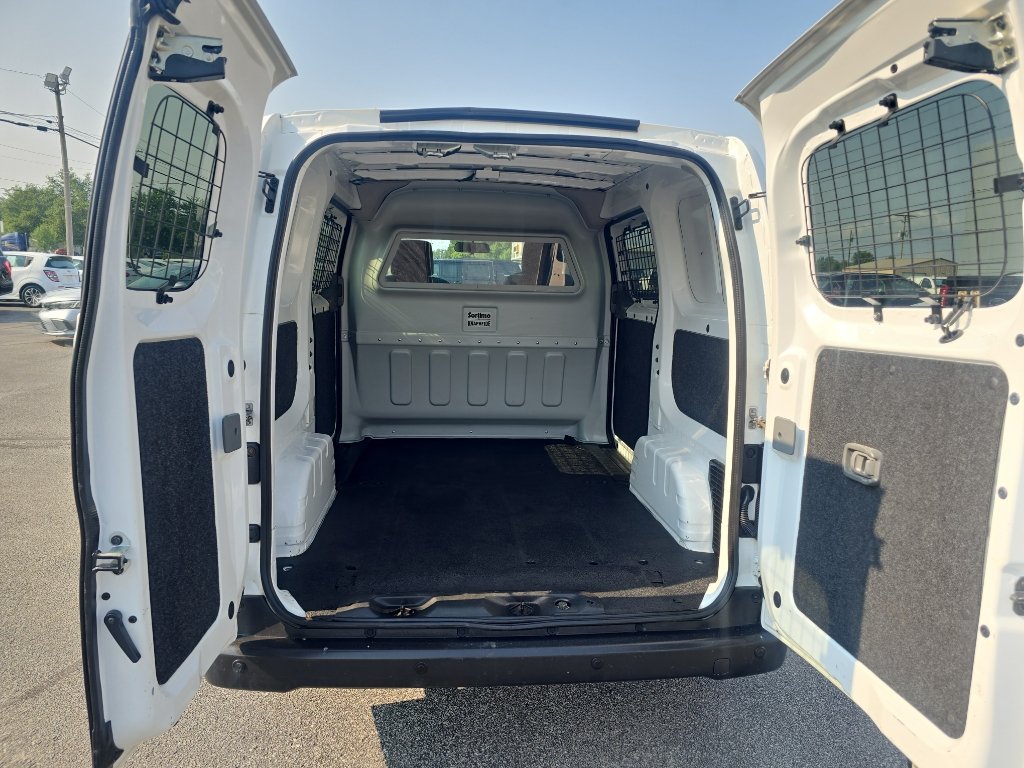 Used 2017 Chevrolet City Express LT w/ Technology Package FWD image 9
