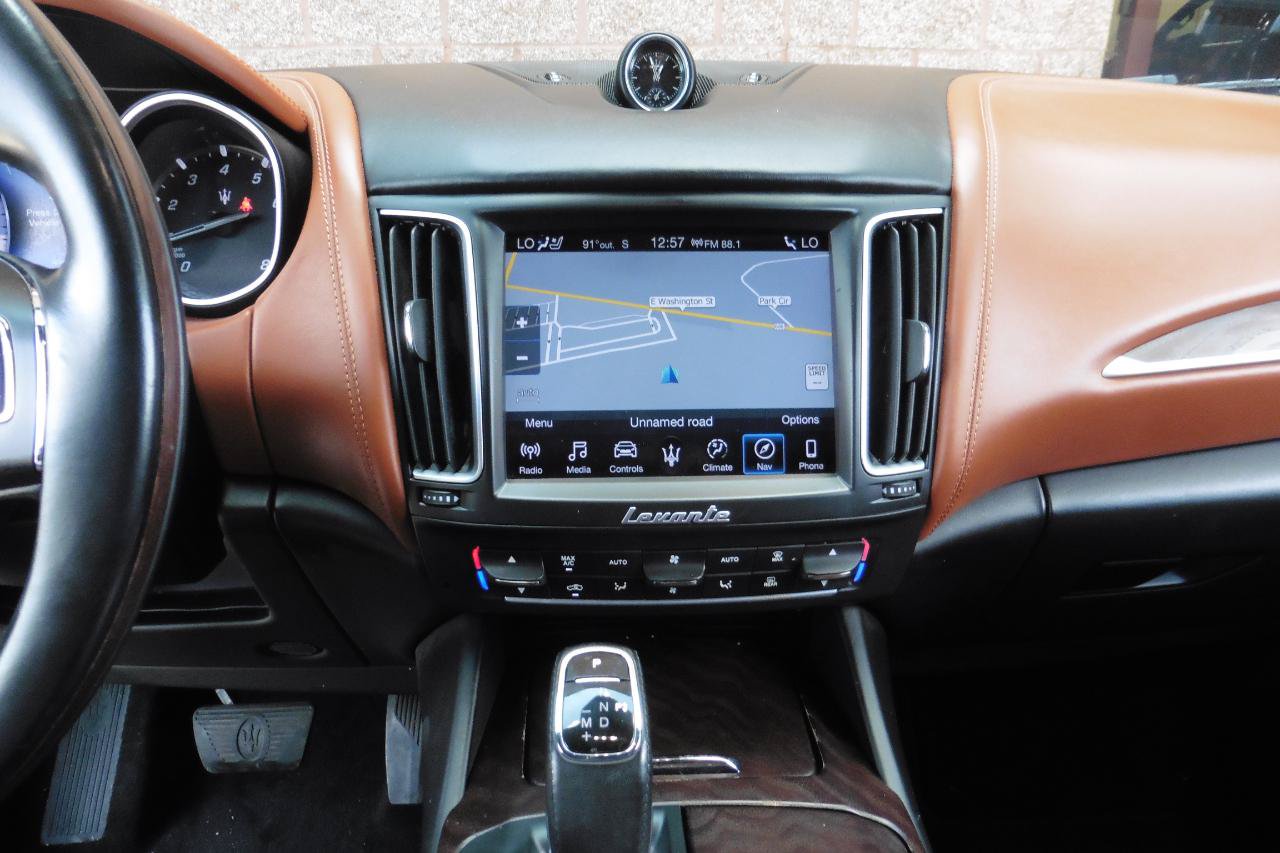 Used 2019 Maserati Levante GranLusso AWD/4WD image 10