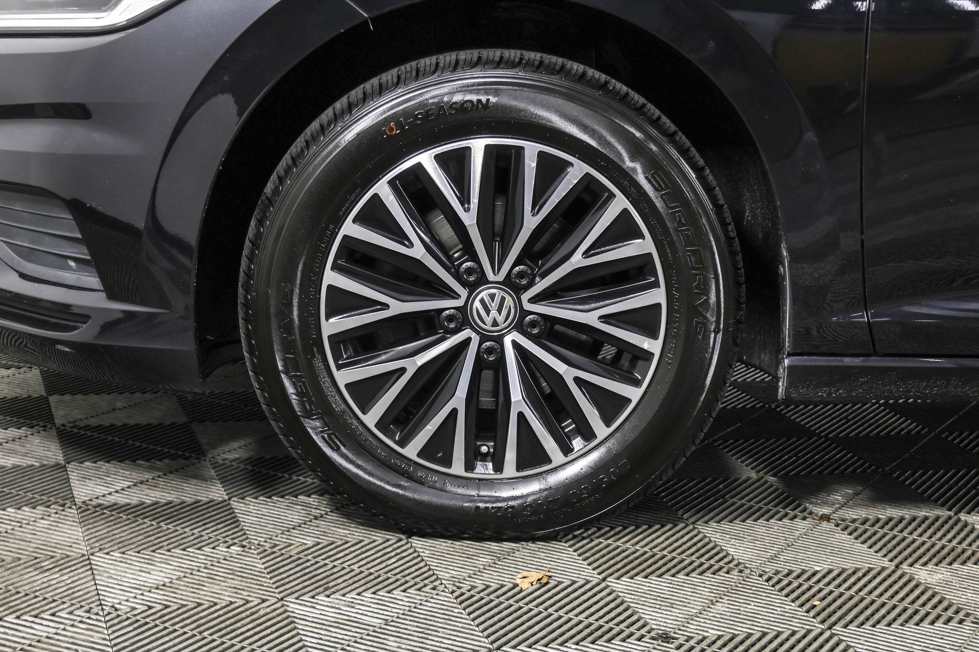 Used 2019 Volkswagen Jetta SEL w/ Cold Weather Package FWD image 20