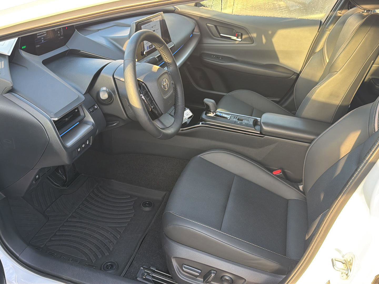 Used 2025 Toyota Prius XLE FWD image 10