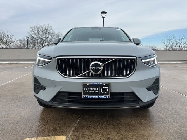 Certified 2025 Volvo XC40 B5 Core image 2