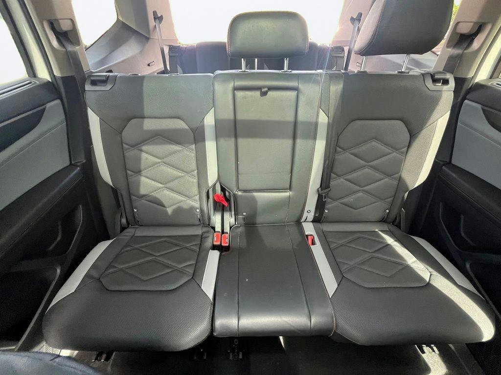 Certified 2024 Volkswagen Atlas Peak Edition SE AWD/4WD image 28