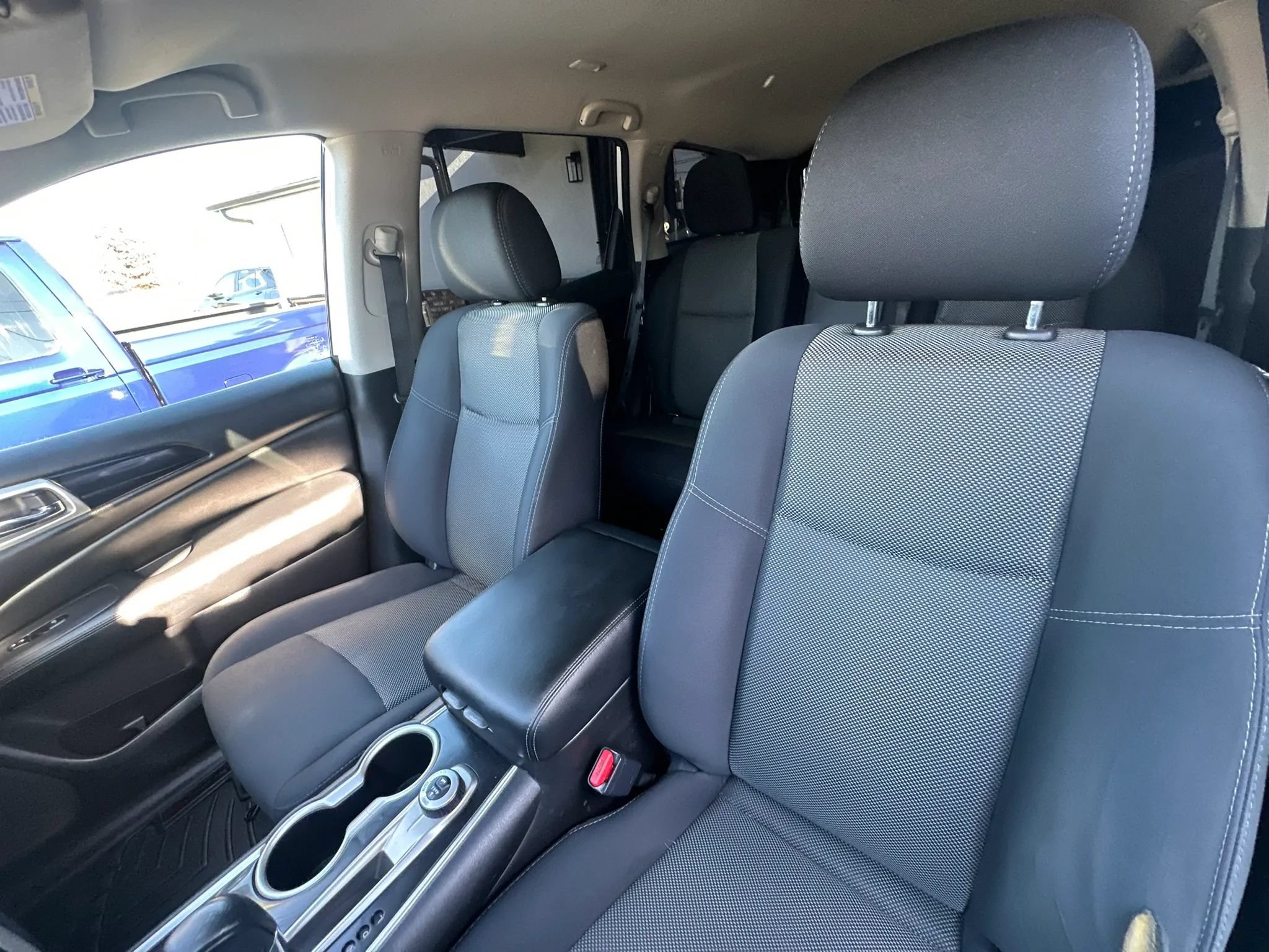 Used 2018 Nissan Pathfinder SV AWD/4WD image 36
