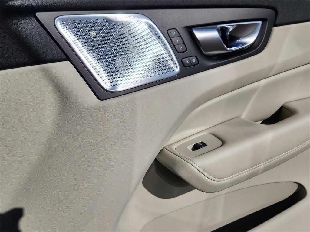 New 2026 Volvo XC60 B5 Ultra w/ Climate Package image 20