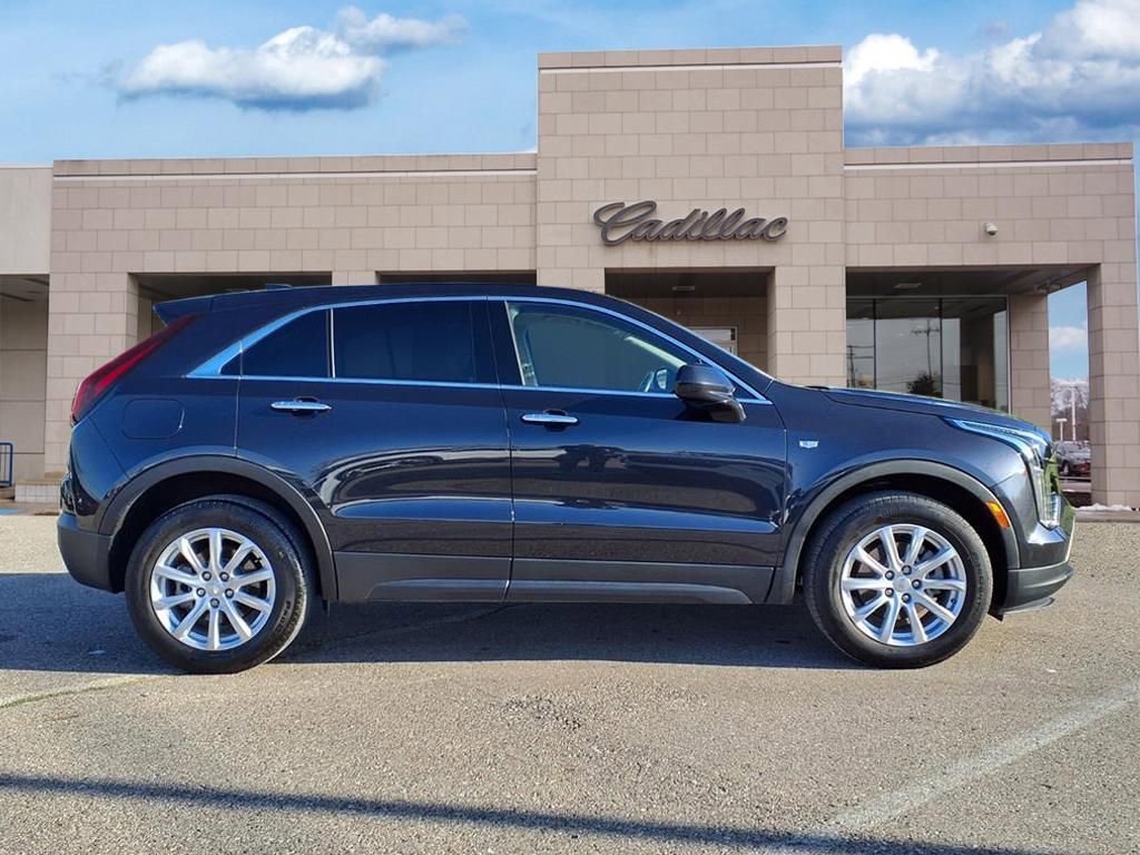 Certified 2023 Cadillac XT4 Luxury w/ Cold Weather Package image 4