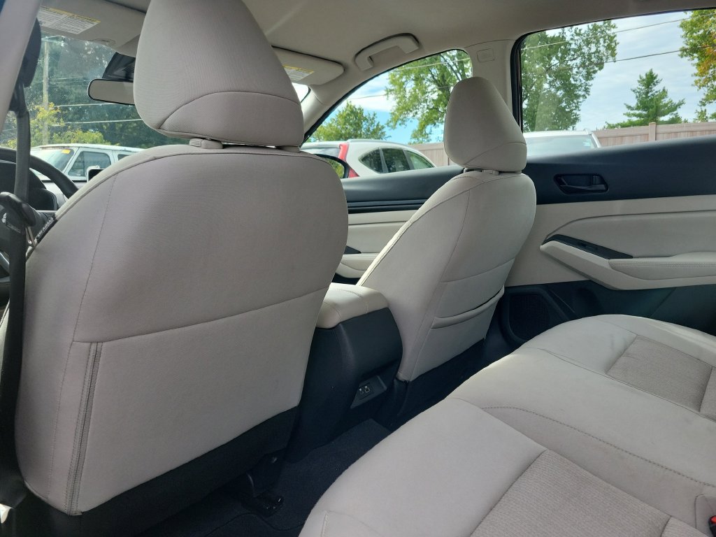 Used 2025 Nissan Altima 2.5 SV FWD image 16
