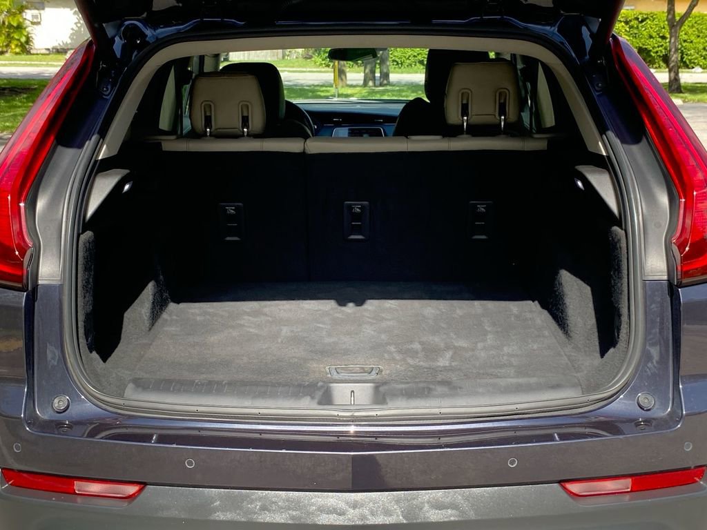 Used 2023 Cadillac XT4 Luxury w/ Cold Weather Package image 10