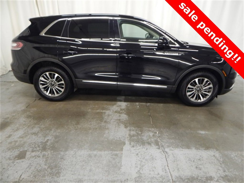 Used 2023 Lincoln Nautilus AWD w/ Premium Package image 2
