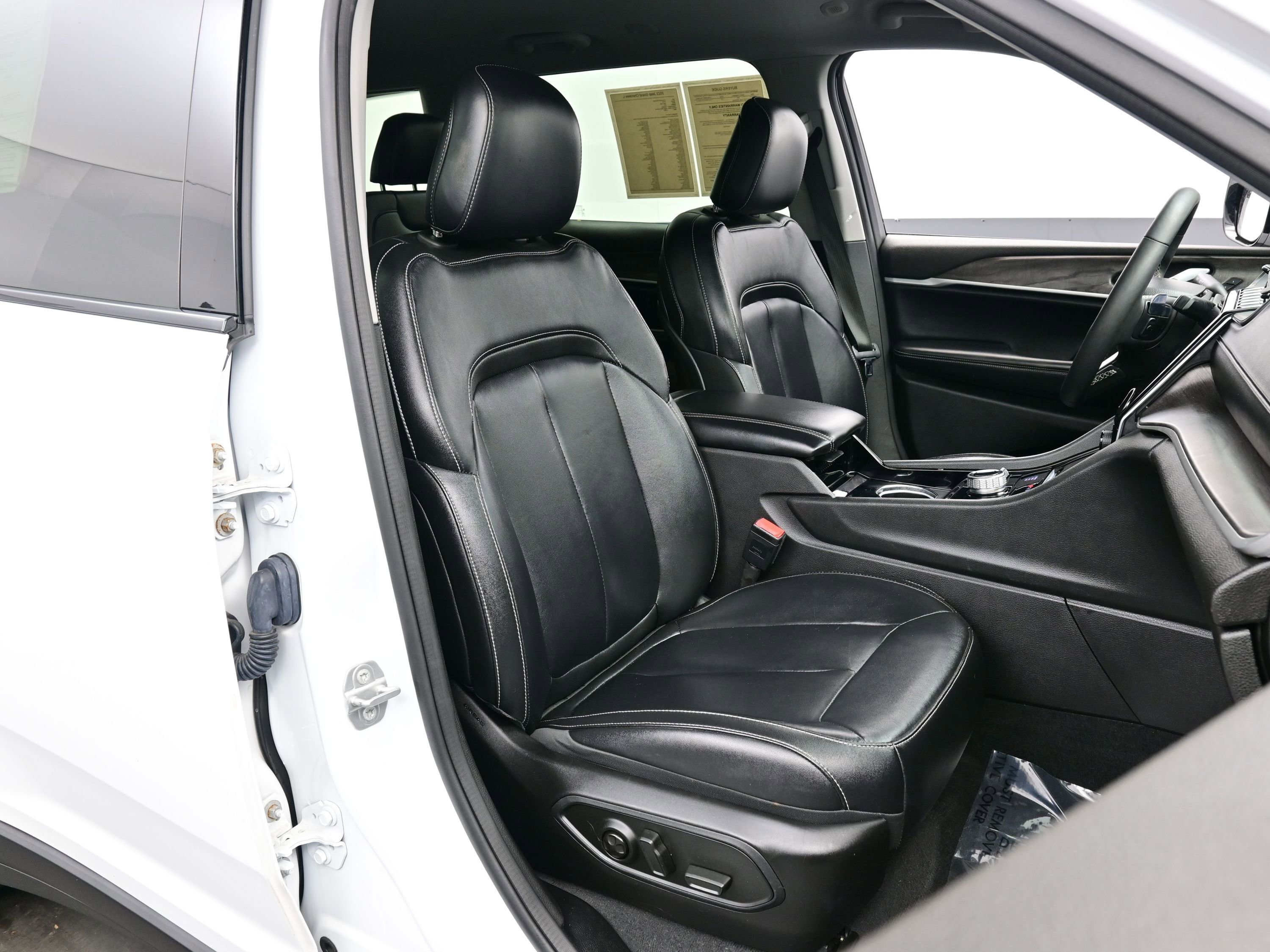 Used 2023 Jeep Grand Cherokee L Limited w/ Black Appearance Package image 16