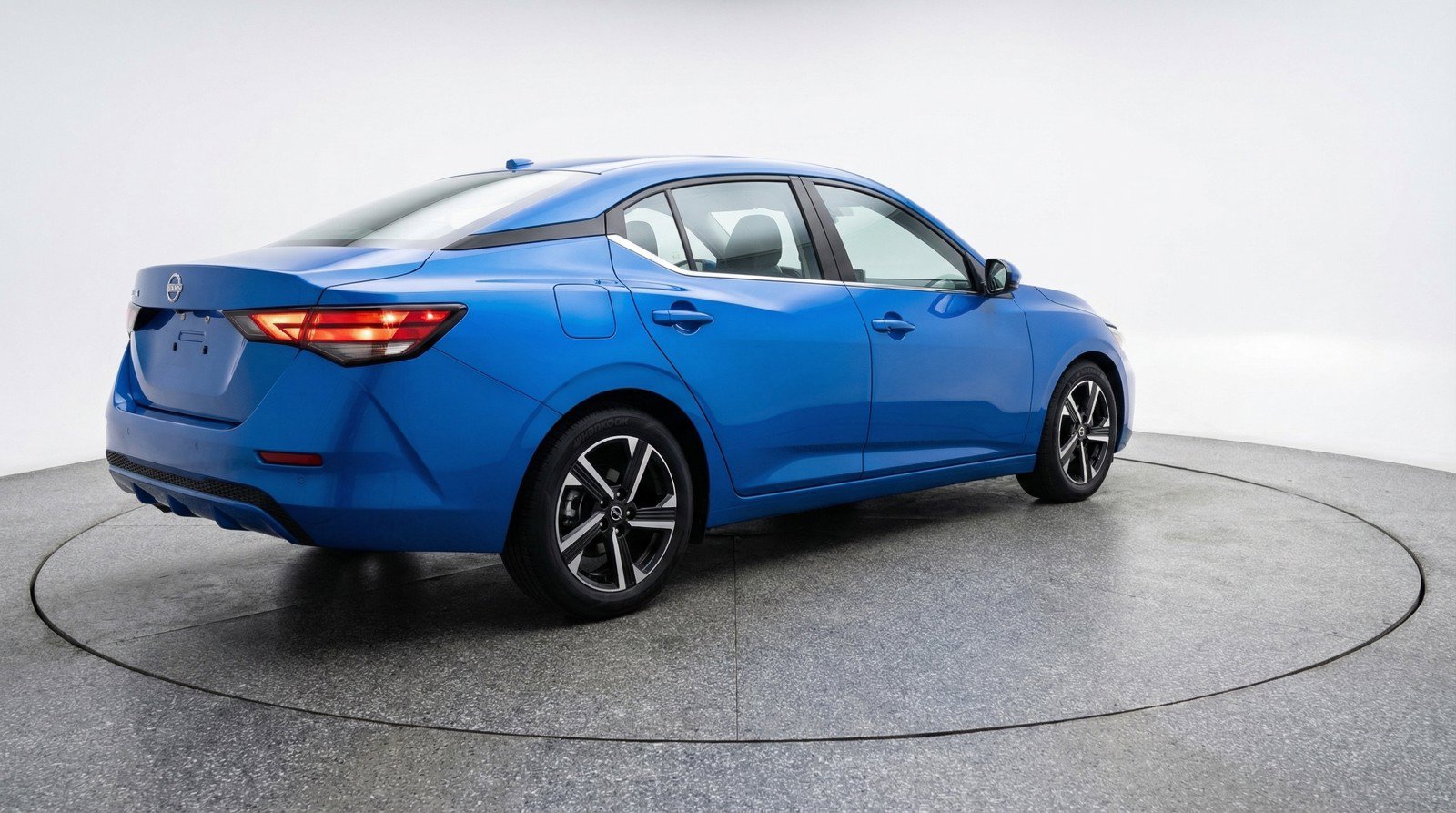 Used 2025 Nissan Sentra SV FWD image 9