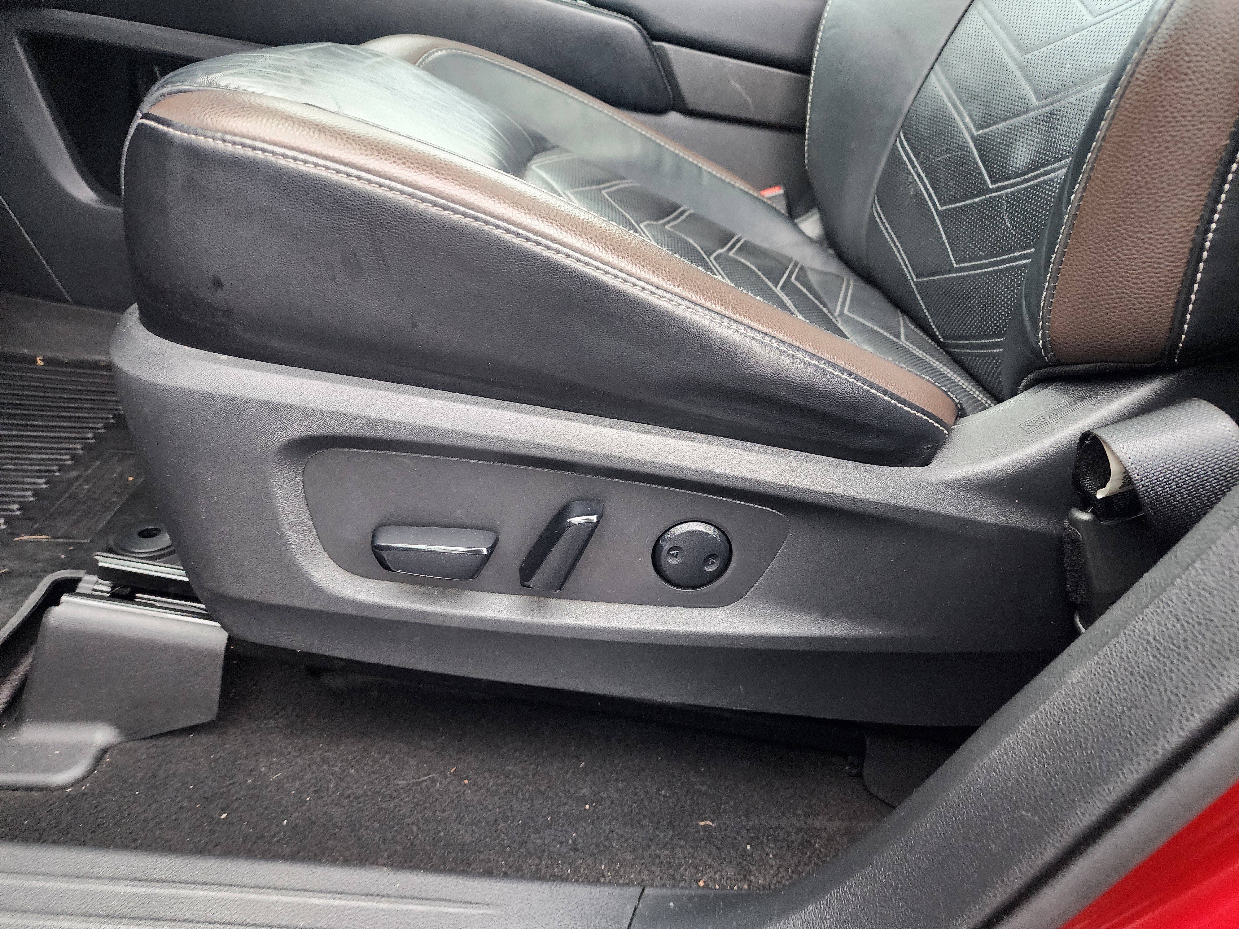 Used 2022 Nissan Pathfinder Platinum w/ Cargo Package image 25