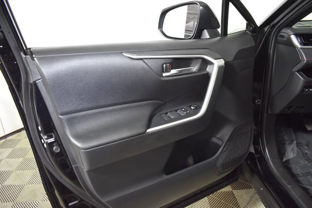 Used 2022 Toyota RAV4 SE w/ Weather & Moonroof Package AWD/4WD image 5