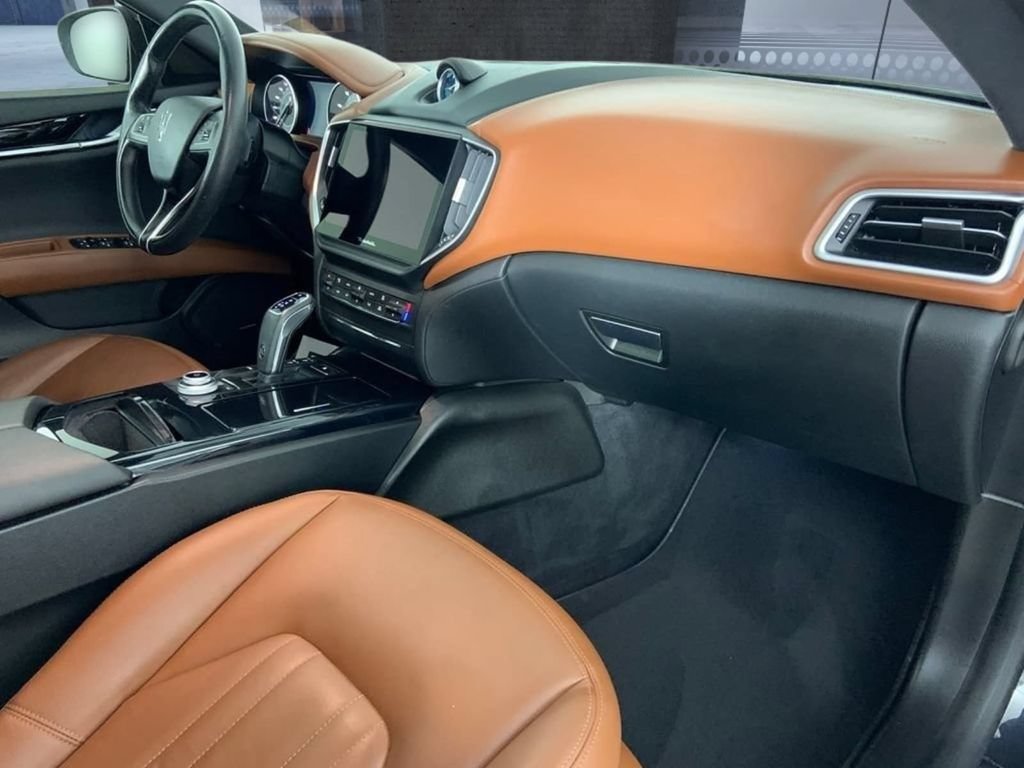 Used 2021 Maserati Ghibli RWD image 14